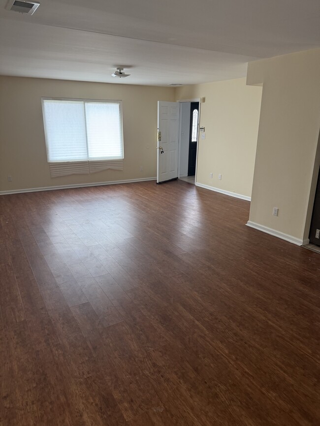 Building Photo - 183 Chancellor Ave Unit First Floor