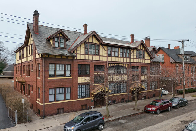 Building Photo - Plymouth Apartments