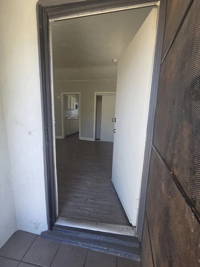 2360 W. 18th St