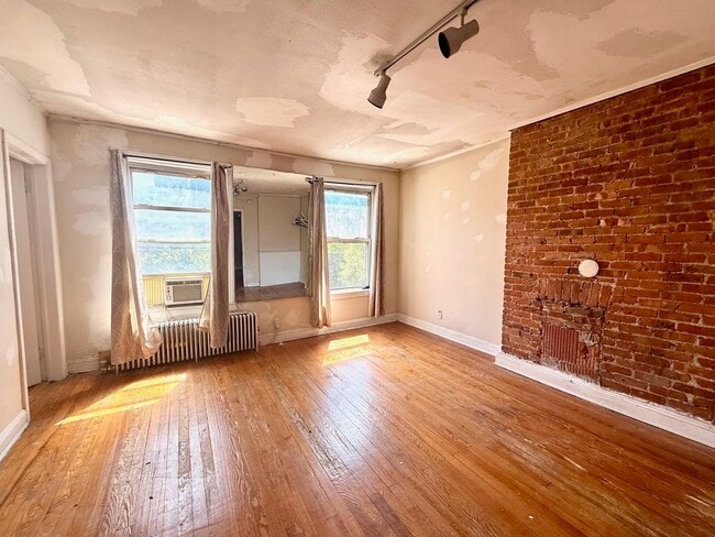 Building Photo - 522 Washington St Unit 3 Rental