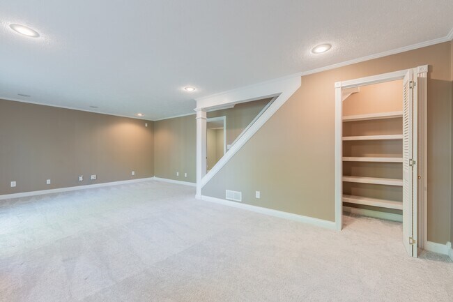 Photo - 657 E Heather Dr