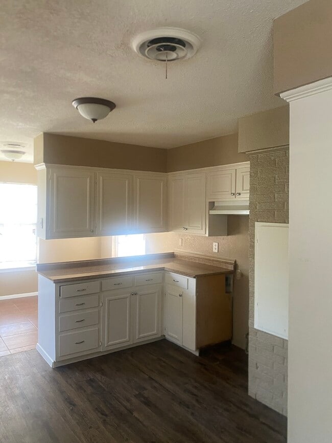 Photo - 741 W Main St