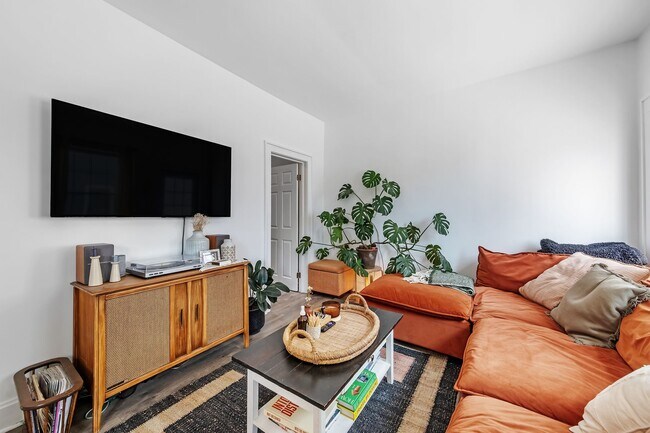 Photo - 1276 W 67th St Unidad B