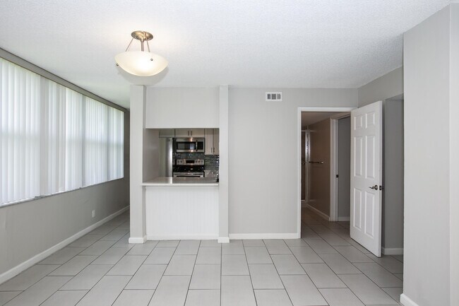 Photo - 9441 Live Oak Pl Unit 106
