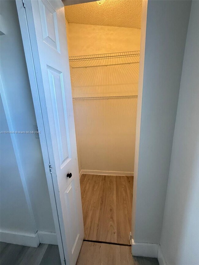 Photo - 3375 W 76th St Unidad 211 Rental