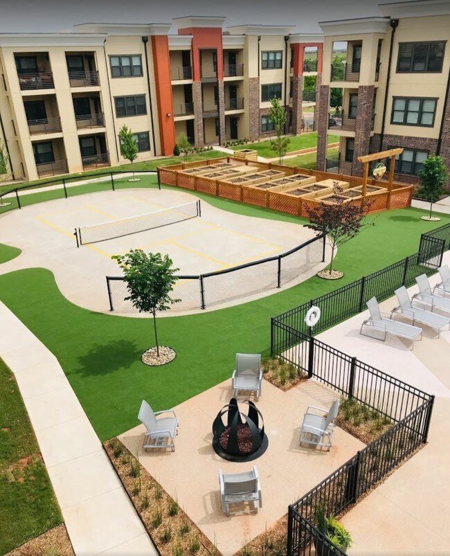 Crown Lone  Oak Apartment Homes