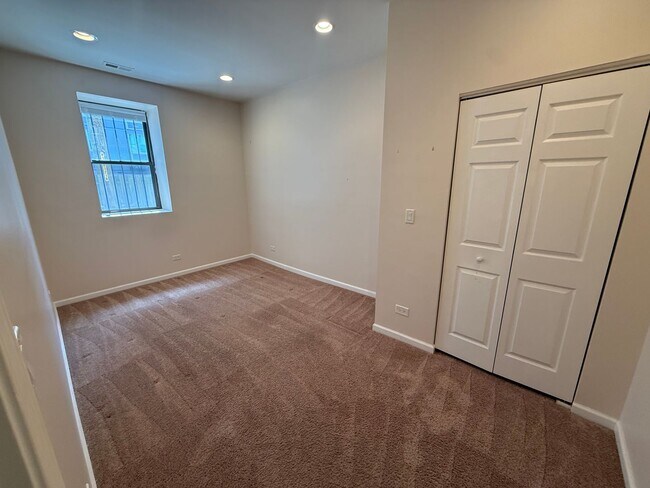 Photo - Great 1 Bedroom/1 Bath Great Location Close to Lake!
