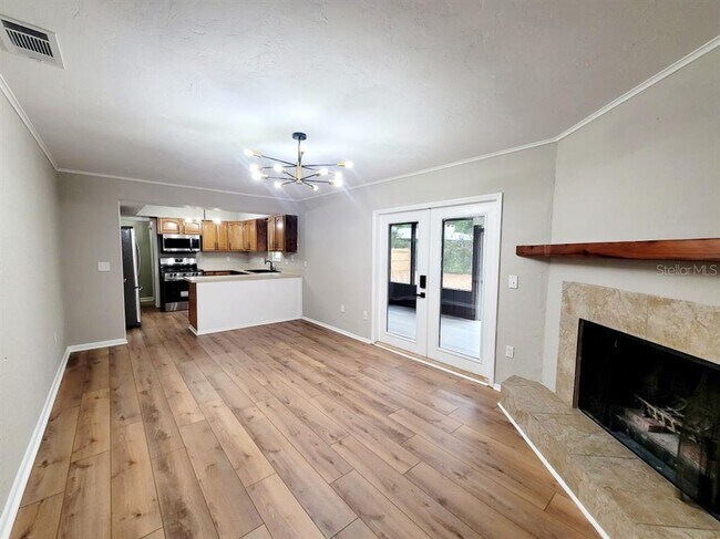 3116 W University Ave