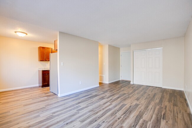 Photo - 1337 Arkwright St N Unit 202