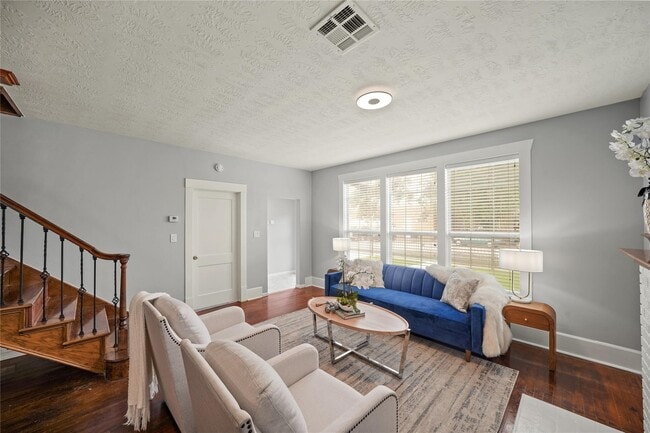 Photo - 741 E 9th St