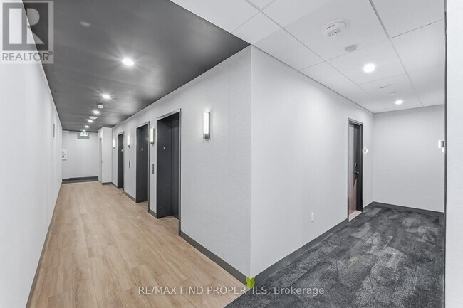 Photo - 1037 The Queensway Unité 203