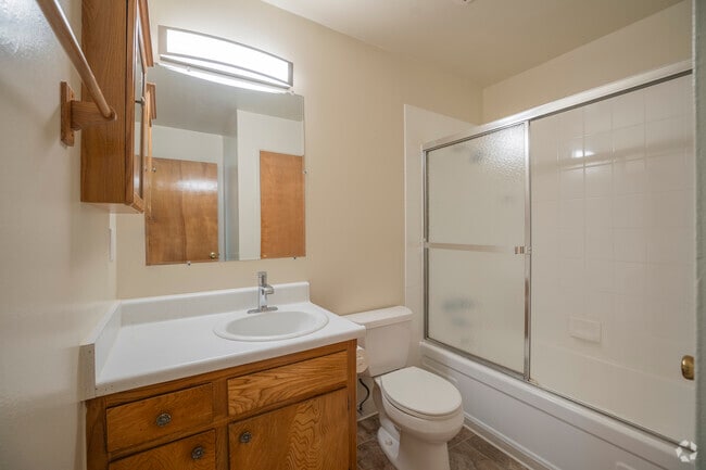 1BR, 1BA - 570SF - Bathroom