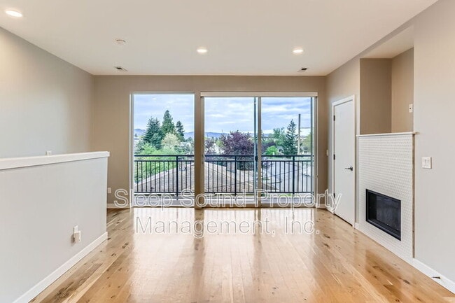 Photo - 1030 N Ainsworth St