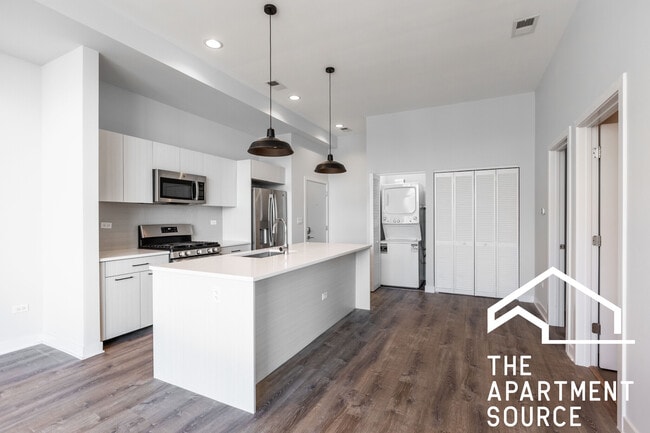 Photo - 2247 W Lawrence Ave Unidad 206