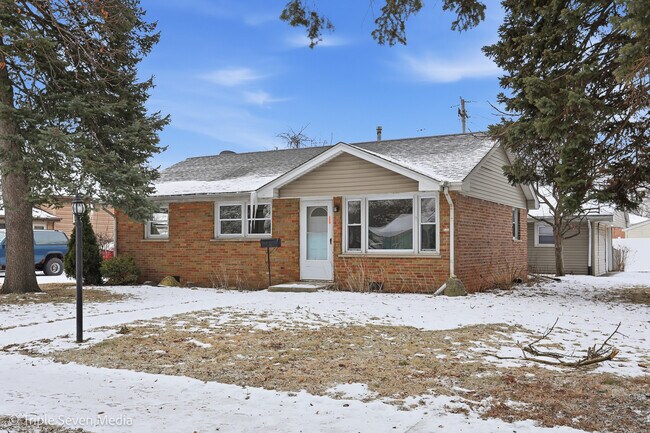 Photo - 6135 Birmingham St