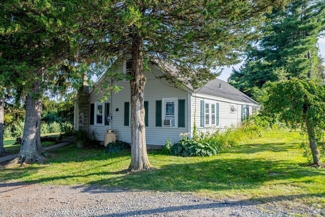 Building Photo - 191 Chace Hill Rd Rental