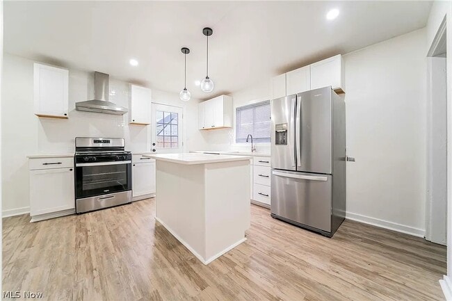 Photo - 2053 W 45th St