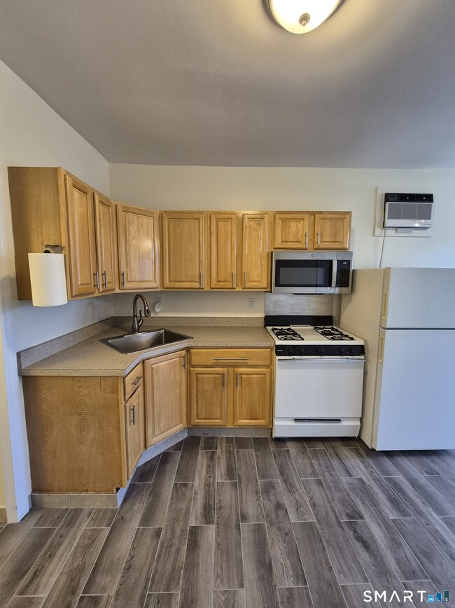 Photo - 2979 Fairfield Ave Unit 1R