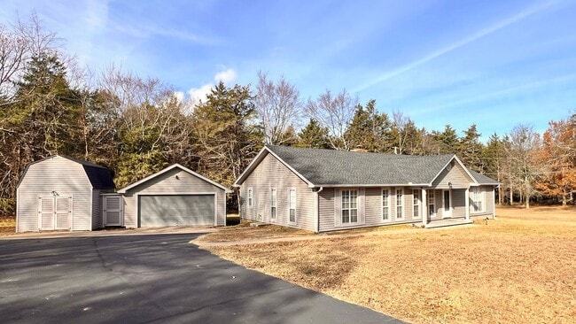 Photo - 490 Scott Ln