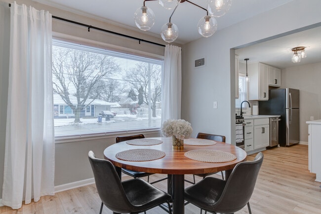 Photo - 834 Oregon St