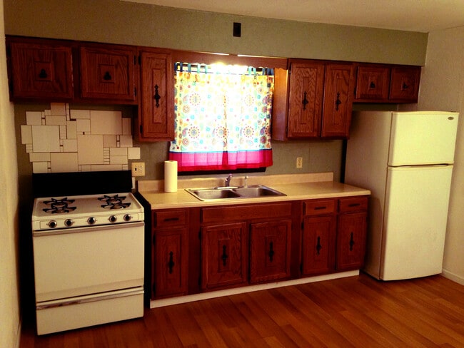 Kitchen - 311 N Center St Apartamentos Unidad 1
