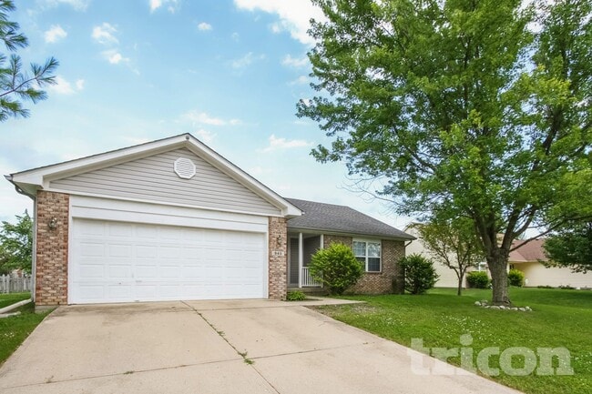 Building Photo - 945 Center St