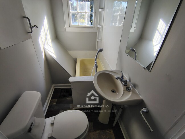 Photo - 1323 W 10th St Unit 1323 W 10TH ST
