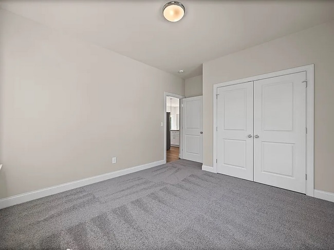 Photo - 305 Walker St