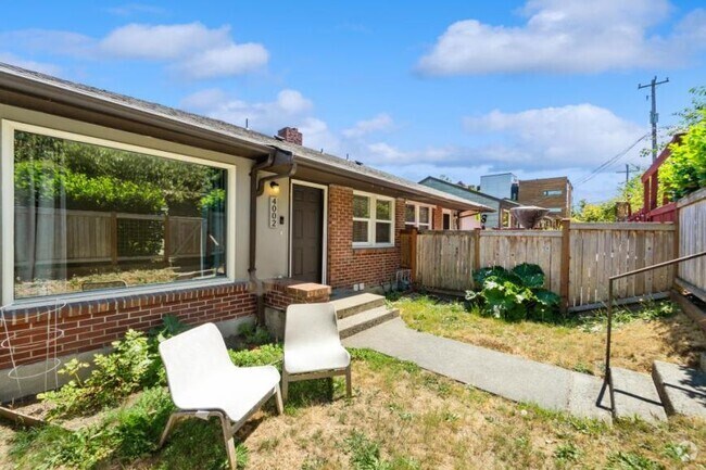 Building Photo - 3 bedroom in Seattle WA 98108 Rental