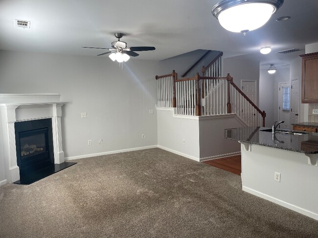 Photo - 2585 Maple Leaf Terrace