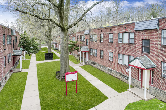 Building Photo - The Courtyard Rental