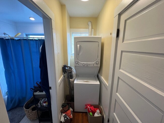 Photo - 9/1 Renovated 4BR/2BA with laundry in unit, AC near Porter/Harvard!
