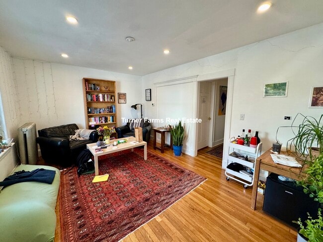 Building Photo - 24 Chetwynd Rd Unit 1 Rental