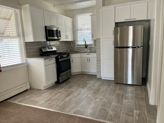 Kitchen - 31 Sidney St Unit 1