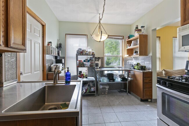 34 William St Unit 1