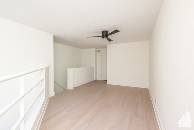 Photo - 944 W Grace St Unit F202