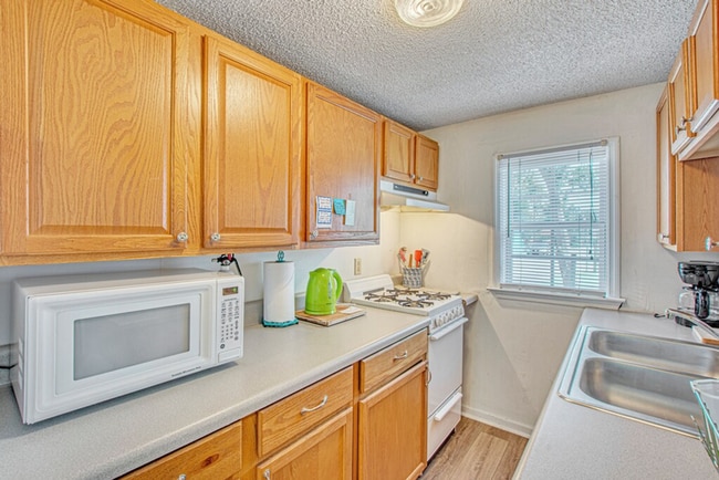 Photo - 2063 Arbutus Ave