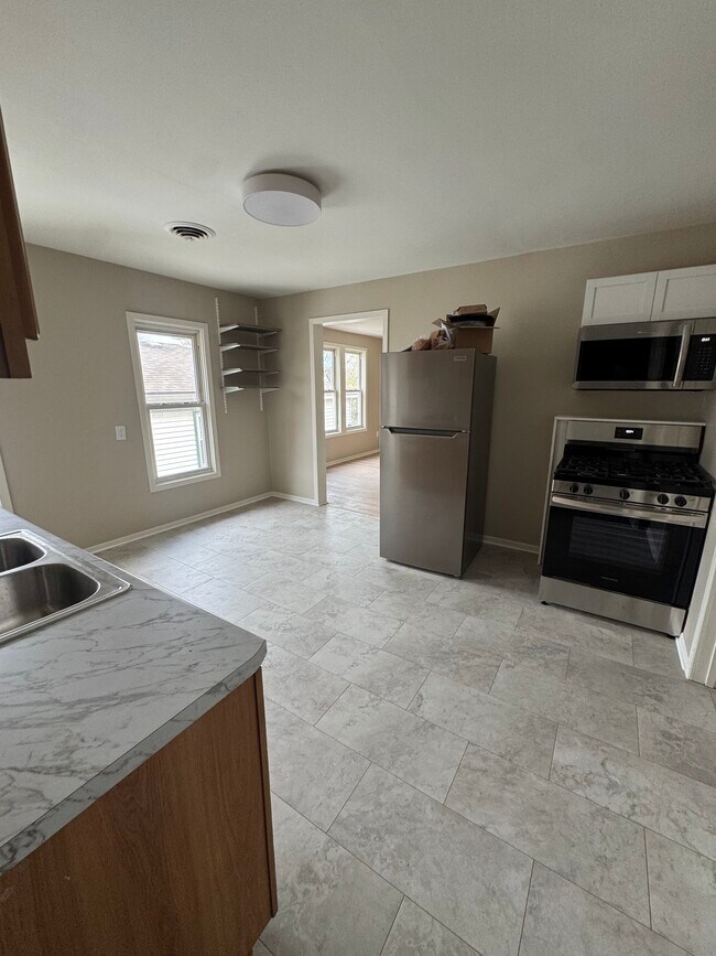 Photo - 305 E Clarence St