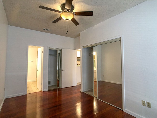 Photo - 806 W 24th St