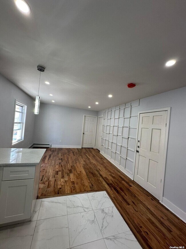 Photo - 105-63 134th St