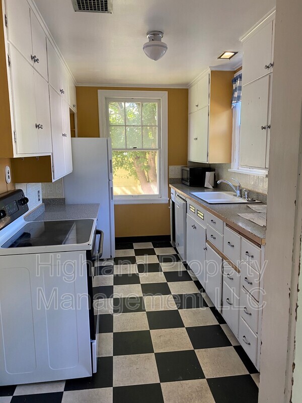 Photo - 945 NE Monroe St