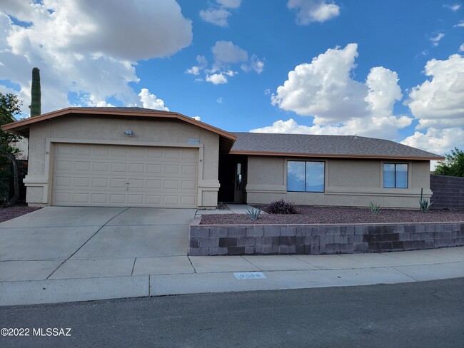 Building Photo - 9689 N Donegal Pl