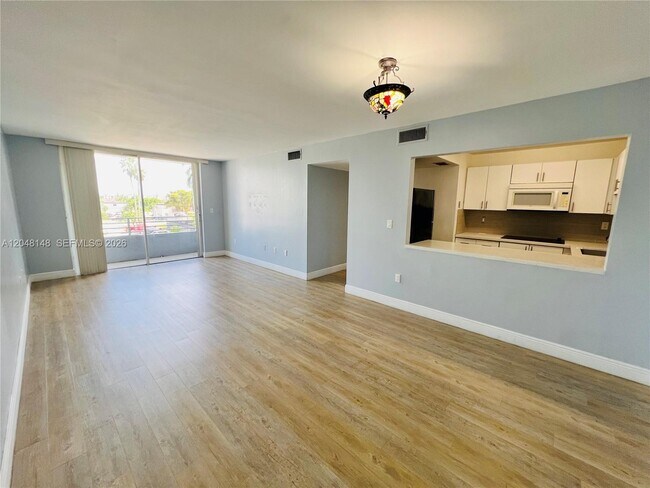 8231 NW 8th St Unit 2-310