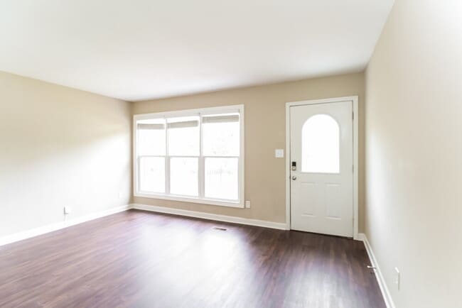 Photo - 511 Derrydowne Dr