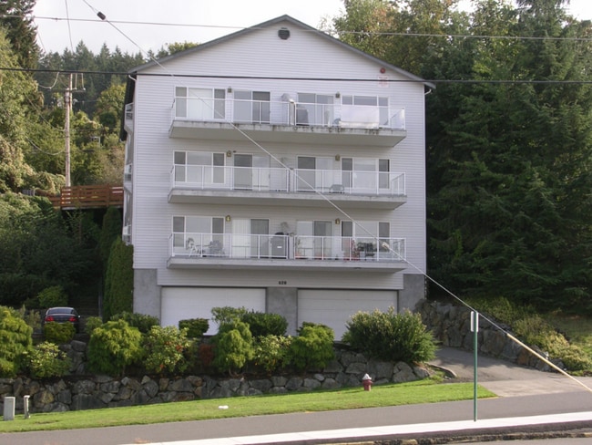 Building Photo - 628 N State St Rental