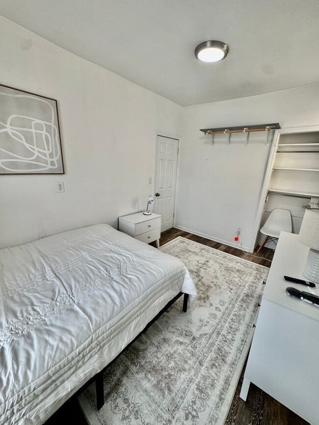 Building Photo - 2428 Cambreleng Ave Unit 3 Rental
