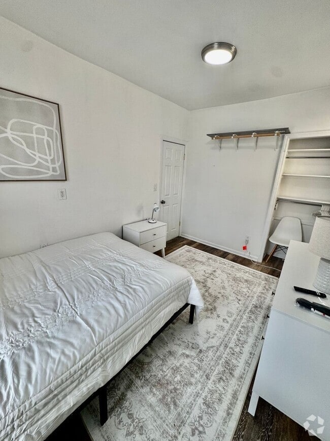 Building Photo - 2428 Cambreleng Ave Unit 3 Rental