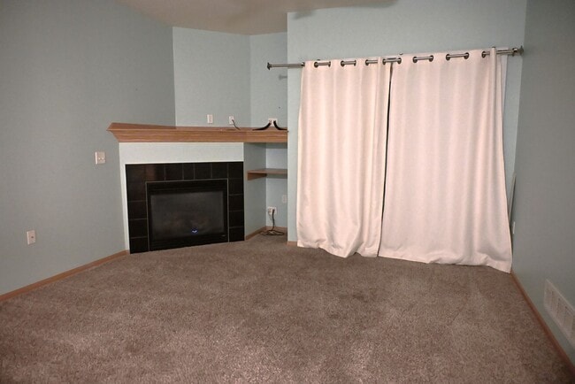 Building Photo - Spacious 3-Bedroom Ground-Floor Condo for rent in the Heart of Ankeny
