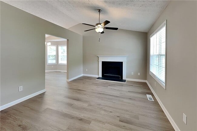 Photo - 110 Rockefeller Ln