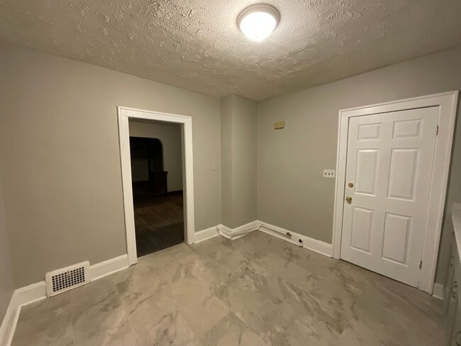 Photo - 10012 Greenview Ave Unidad Up